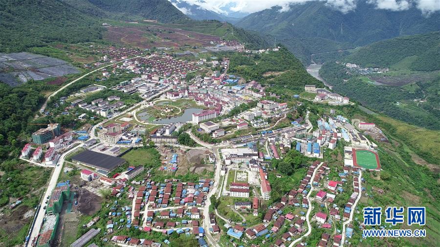 （兩會(huì)前夕看落實(shí)&middot;圖文互動(dòng)）（1）格?；ㄩ_ 幸福路寬&mdash;&mdash;西藏落實(shí)習(xí)近平總書記全國(guó)兩會(huì)重要講話精神紀(jì)實(shí)
