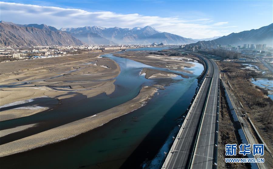 （兩會(huì)前夕看落實(shí)&middot;圖文互動(dòng)）（2）格?；ㄩ_ 幸福路寬&mdash;&mdash;西藏落實(shí)習(xí)近平總書記全國(guó)兩會(huì)重要講話精神紀(jì)實(shí)