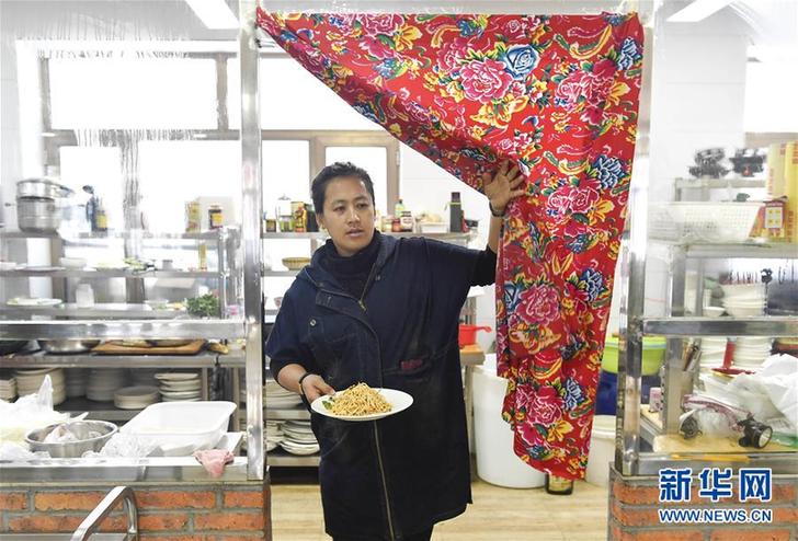 （在習(xí)近平新時(shí)代中國(guó)特色社會(huì)主義思想指引下&mdash;&mdash;新時(shí)代新作為新篇章&middot;圖文互動(dòng)）（5）三年，從無(wú)名小屯到聲名遠(yuǎn)播&mdash;&mdash;這個(gè)&ldquo;雪鄉(xiāng)&rdquo;是如何做到的？