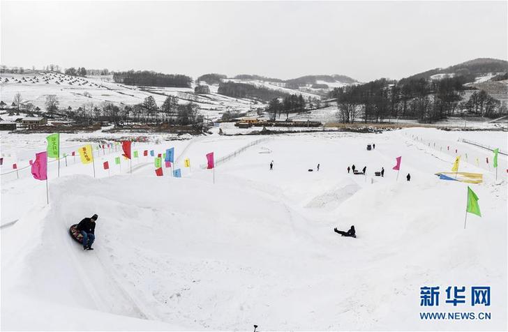 （在習(xí)近平新時(shí)代中國(guó)特色社會(huì)主義思想指引下&mdash;&mdash;新時(shí)代新作為新篇章&middot;圖文互動(dòng)）（3）三年，從無(wú)名小屯到聲名遠(yuǎn)播&mdash;&mdash;這個(gè)&ldquo;雪鄉(xiāng)&rdquo;是如何做到的？