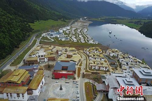 資料圖：初夏的西藏林芝魯朗小鎮(zhèn)美輪美奐。<a target='_blank' ><p  align=