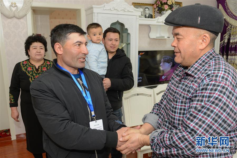 (代表委員履職·圖文互動)拉齊尼·巴依卡:不忘初心忠誠守護(hù)祖國邊疆