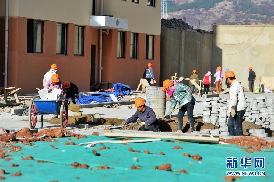 （在習(xí)近平新時(shí)代中國特色社會(huì)主義思想指引下&mdash;&mdash;新時(shí)代新作為新篇章&middot;圖文互動(dòng)）（2）高原春來早 云嶺開新篇 