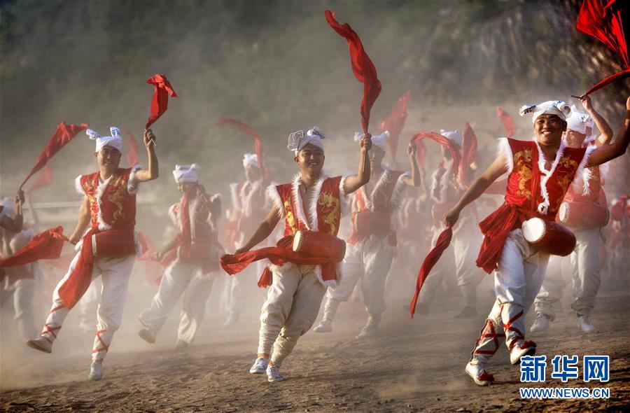 （新華全媒頭條&middot;迎接兩會特別報(bào)道&middot;圖文互動）（7）奮進(jìn)，向著第一個百年奮斗目標(biāo)&mdash;&mdash;寫在2019年全國兩會召開之際
