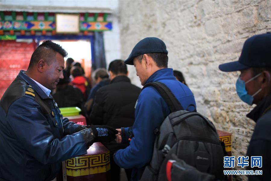 （西藏民主改革60周年&middot;圖文互動）（5）布達(dá)拉宮守護(hù)者的一天
