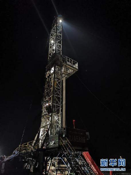 （走基層 聽(tīng)民聲&middot;圖文互動(dòng)）（3）&ldquo;條件進(jìn)步了，好作風(fēng)沒(méi)變&rdquo;&mdash;&mdash;記者夜守大慶油田1205鉆井隊(duì)