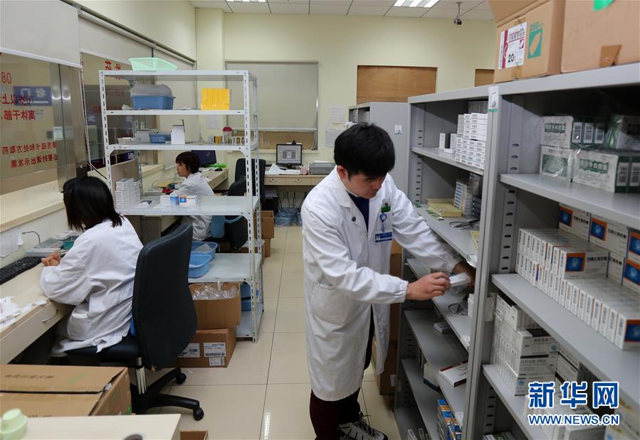 （新華全媒頭條&middot;圖文互動）（1）一粒藥片牽動萬人心，藥品集中采購給你我省了多少？