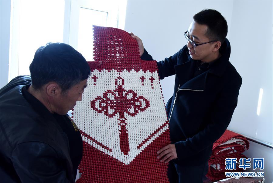 （在習(xí)近平新時代中國特色社會主義思想指引下&mdash;&mdash;新時代新作為新篇章&middot;圖文互動）（5）腳下有路 心中有志 生命有光&mdash;&mdash;殘疾夫妻&ldquo;跑贏&rdquo;脫貧沖刺