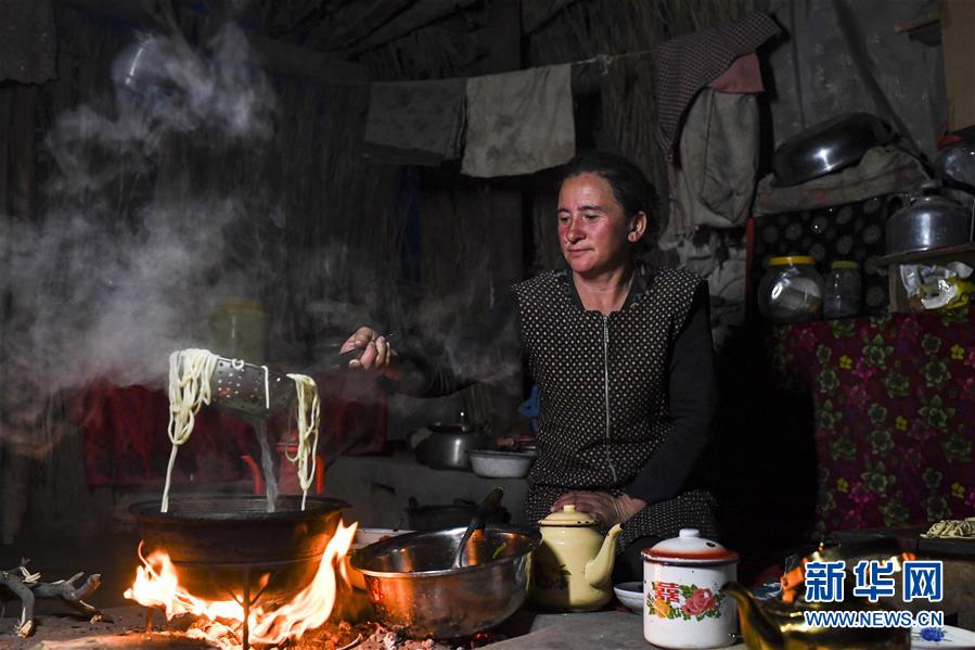 （新華全媒頭條&middot;圖文互動(dòng)）（5）一步千年，&ldquo;最后的沙漠部落&rdquo;遷入新家園