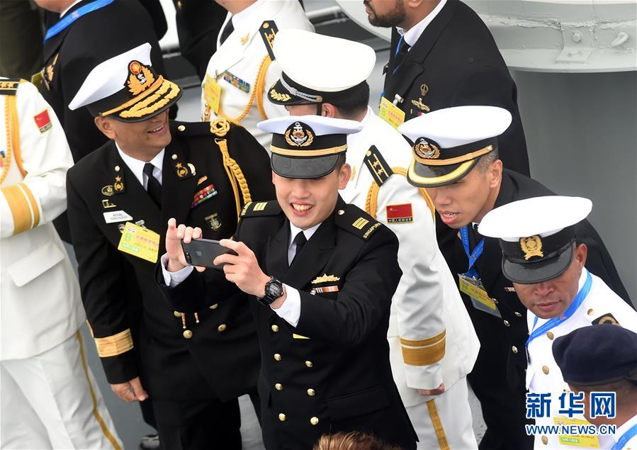 （新華全媒頭條&middot;人民海軍70年&middot;圖文互動(dòng)）（15）奏響新時(shí)代海上和平樂(lè)章&mdash;&mdash;人民海軍成立70周年海上閱兵活動(dòng)紀(jì)實(shí)