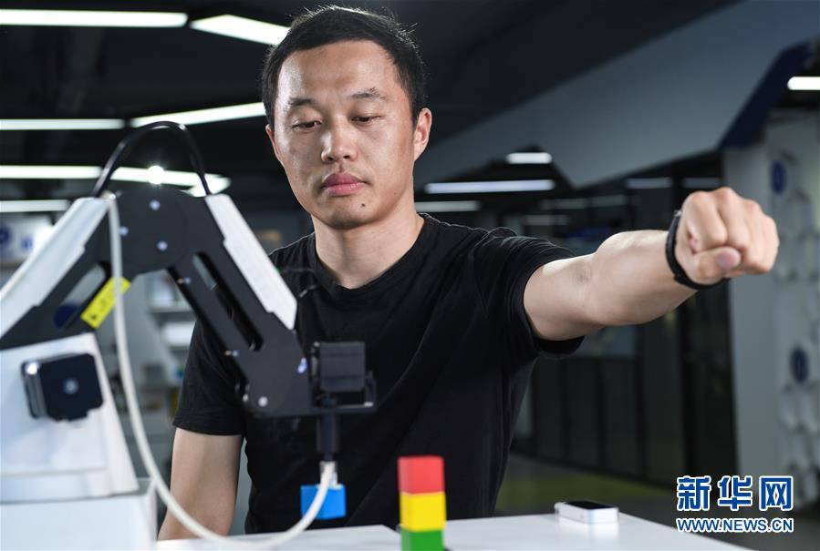 （新華全媒頭條&middot;圖文互動(dòng)）（13）青春萬(wàn)歲 強(qiáng)國(guó)有我