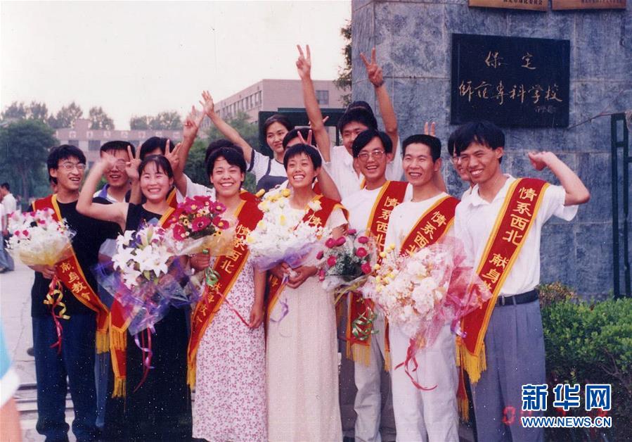 （新華全媒頭條&middot;圖文互動(dòng)）（1）大漠小城的別樣青春&mdash;&mdash;記內(nèi)地青年學(xué)子扎根新疆且末教書育人