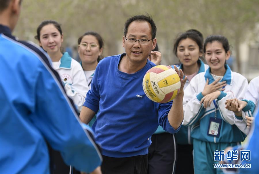 （新華全媒頭條&middot;圖文互動(dòng)）（6）大漠小城的別樣青春&mdash;&mdash;記內(nèi)地青年學(xué)子扎根新疆且末教書育人