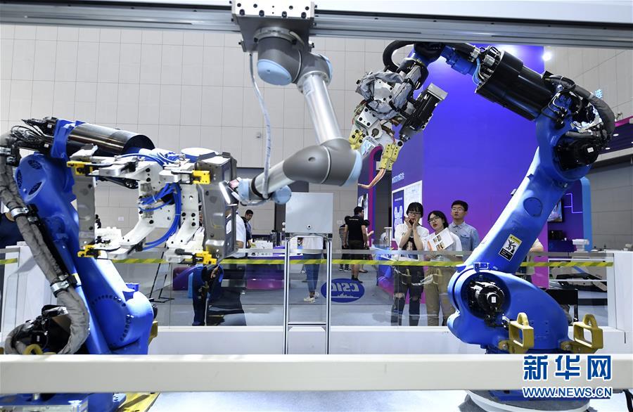 （新華全媒頭條&middot;圖文互動(dòng)）（5）擁抱智能新時(shí)代：世界智能大會(huì)釋放了哪些新信號(hào)？