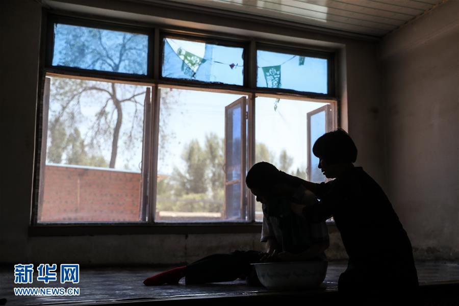 (圖文互動(dòng))(4)一條38年的生命通道:媽媽會(huì)一直把你當(dāng)作“雛鳥”