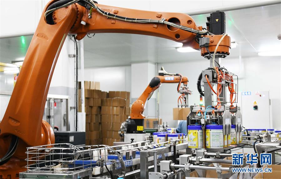 （在習(xí)近平新時(shí)代中國(guó)特色社會(huì)主義思想指引下&mdash;&mdash;新時(shí)代新作為新篇章&middot;圖文互動(dòng)）（4）&ldquo;無(wú)人作業(yè)&rdquo;來臨 綠色食品&ldquo;當(dāng)家&rdquo;&mdash;&mdash;黑龍江探索現(xiàn)代農(nóng)業(yè)發(fā)展路徑