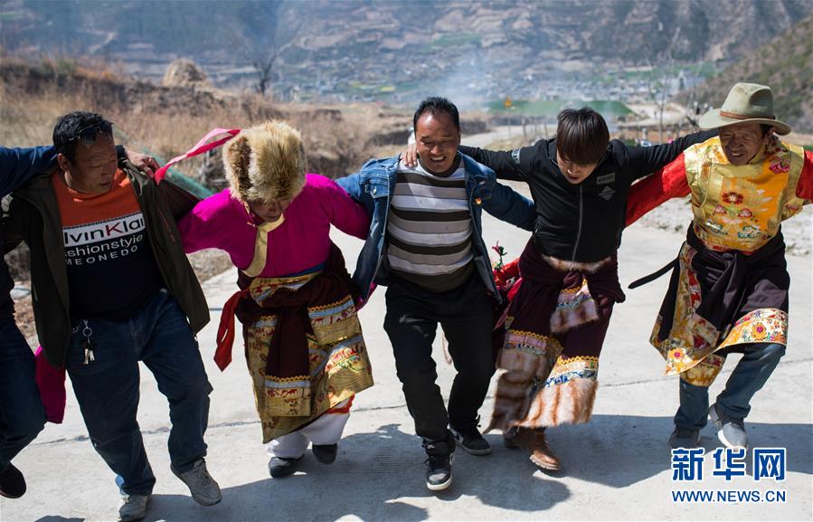 （新華全媒頭條&middot;圖文互動）（5）藏區(qū)&ldquo;感恩連&rdquo;
