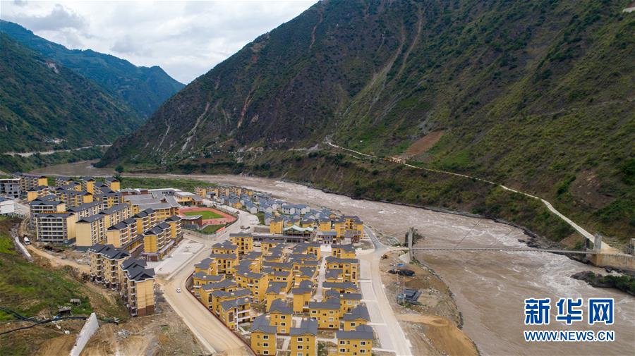 （直過民族脫貧攻堅&middot;圖文互動）（1）下山！傈僳群眾開啟新生活