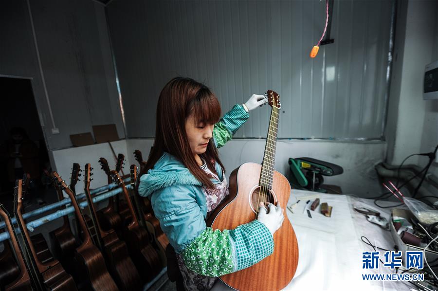 （在習(xí)近平新時代中國特色社會主義思想指引下&mdash;&mdash;新時代新作為新篇章&middot;圖文互動）（6）貴州正安：吉他奏響發(fā)展&ldquo;神曲&rdquo;