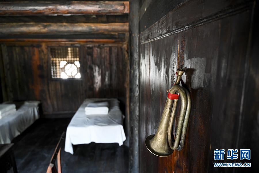 （壯麗70年&middot;奮斗新時(shí)代&mdash;&mdash;記者再走長(zhǎng)征路&middot;圖文互動(dòng)）（4）手捧棉被憶紅軍：走了那么多年，我們都念他們的好