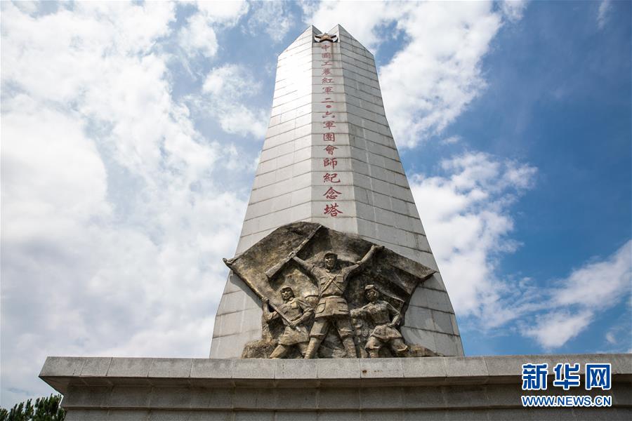 （壯麗70年&middot;奮斗新時(shí)代&mdash;&mdash;記者再走長(zhǎng)征路&middot;圖文互動(dòng)）（6）手捧棉被憶紅軍：走了那么多年，我們都念他們的好