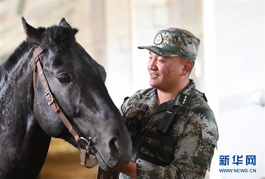 （新華全媒頭條&middot;愛國情 奮斗者&middot;圖文互動）（4）初心不改 紅心向黨&mdash;&mdash;西部戰(zhàn)區(qū)陸軍某旅玉樹獨立騎兵連連長尼都塔生一家四代跟黨走紀(jì)實