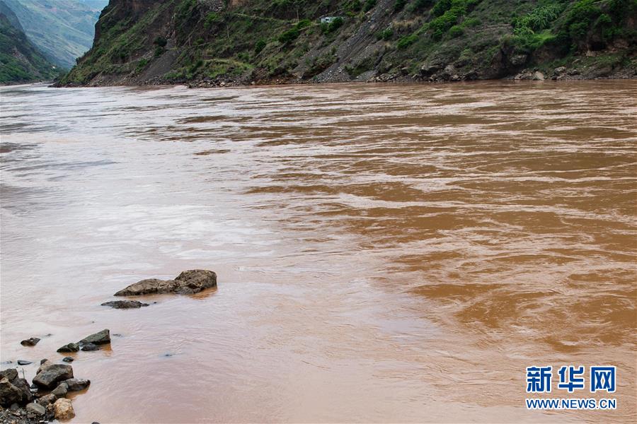 （新華全媒頭條&middot;壯麗70年&middot;奮斗新時(shí)代&mdash;&mdash;記者再走長征路&middot;圖文互動(dòng)）（7）前進(jìn)，向著光明的方向&mdash;&mdash;尋訪金沙江畔紅色印記