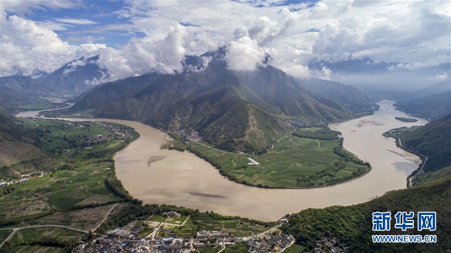 （新華全媒頭條&middot;壯麗70年&middot;奮斗新時(shí)代&mdash;&mdash;記者再走長征路&middot;圖文互動(dòng)）（10）前進(jìn)，向著光明的方向&mdash;&mdash;尋訪金沙江畔紅色印記