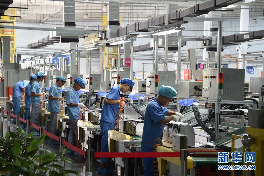 (新華全媒頭條·圖文互動)(7)億萬人民的奮斗史詩——獻(xiàn)給共和國70年光輝歷史的創(chuàng)造者