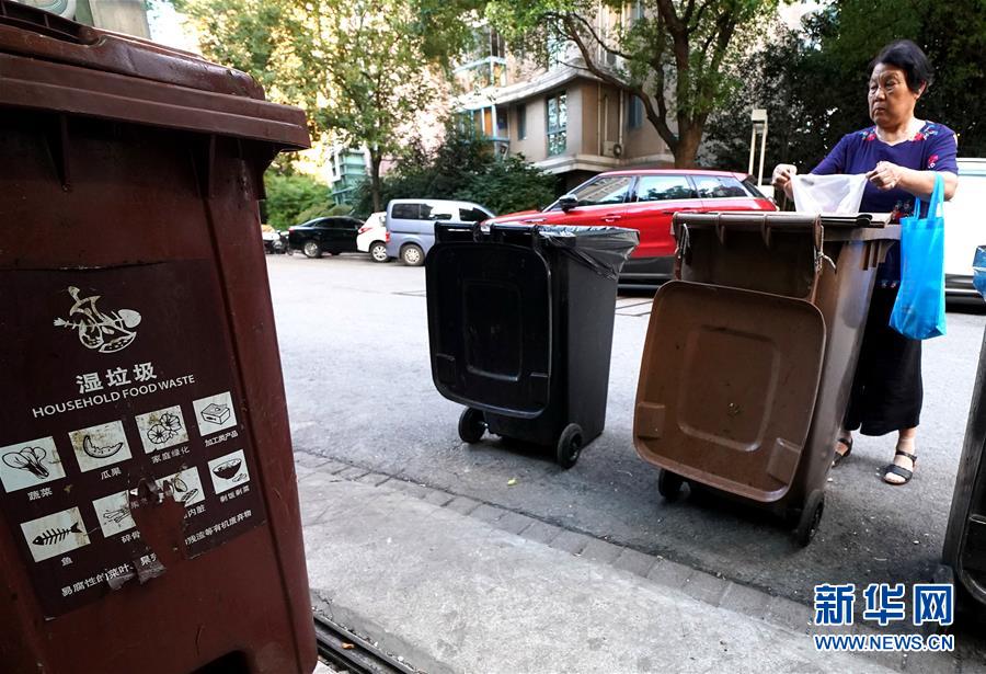 （新華視點(diǎn)&middot;圖文互動(dòng)）（1）上海垃圾分類&ldquo;滿月&rdquo;：&ldquo;拎得清&rdquo;了，&ldquo;守得住&rdquo;么？