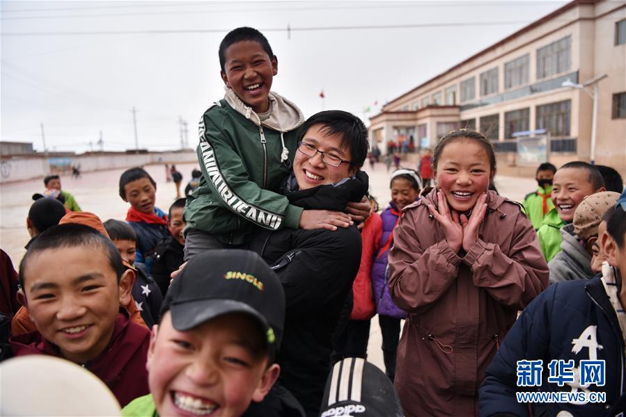 （不忘初心、牢記使命&middot;圖文互動）（1）青春之花綻放五千米云端&mdash;&mdash;記扎根海拔最高縣小學(xué)教師夫妻杜安東、曹曉花