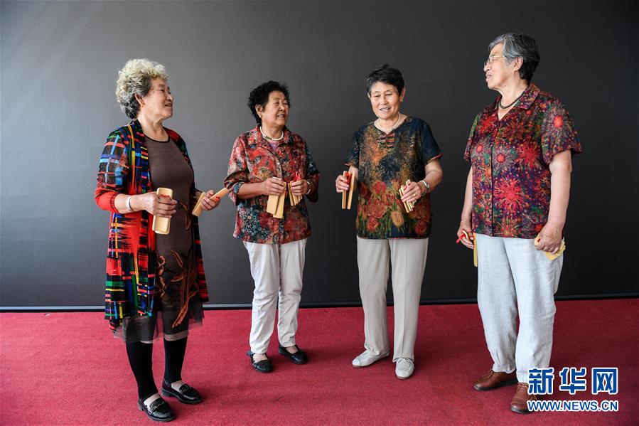 （在習(xí)近平新時(shí)代中國特色社會主義思想指引下&mdash;&mdash;新時(shí)代新作為新篇章&middot;總書記關(guān)心的百姓身邊事&middot;圖文互動）（7）棚改的溫暖：1億多人&ldquo;出棚進(jìn)樓&rdquo;