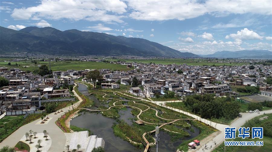 （在習(xí)近平新時代中國特色社會主義思想指引下&mdash;&mdash;新時代新作為新篇章&middot;總書記關(guān)心的百姓身邊事&middot;圖文互動）（7）留住鄉(xiāng)愁 綻放新顏&mdash;&mdash;傳統(tǒng)村落保護激發(fā)鄉(xiāng)村活力