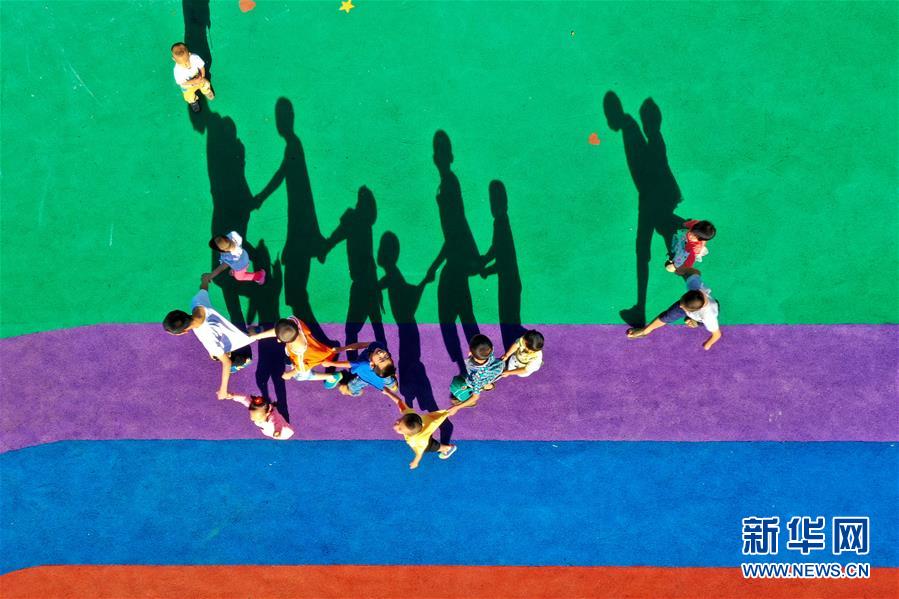 （在習(xí)近平新時(shí)代中國特色社會(huì)主義思想指引下&mdash;&mdash;新時(shí)代新作為新篇章&middot;總書記關(guān)心的百姓身邊事&middot;圖文互動(dòng)）（3）特別的愛，給特別的你&mdash;&mdash;特殊教育的別樣風(fēng)景