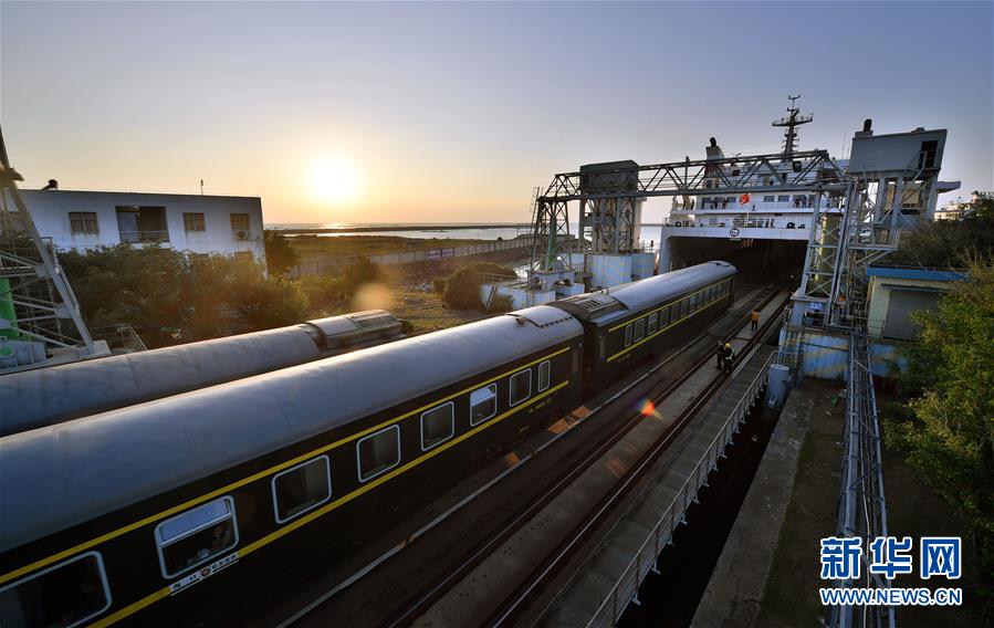 （壯麗70年&middot;奮斗新時(shí)代&mdash;&mdash;共和國(guó)發(fā)展成就巡禮）（11）人暢其行、貨暢其流&mdash;&mdash;共和國(guó)交通運(yùn)輸業(yè)發(fā)展成就巡禮