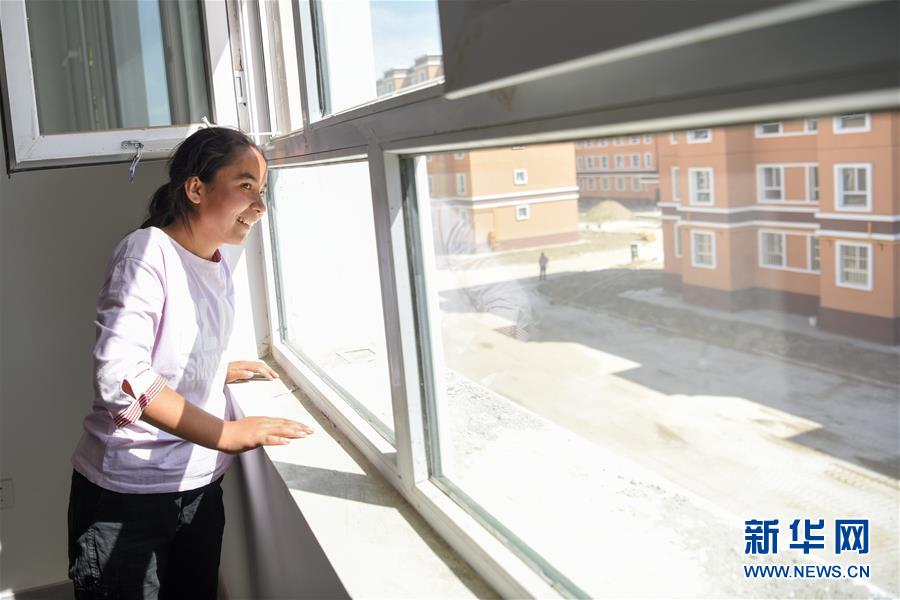 （決戰(zhàn)決勝脫貧攻堅(jiān)&middot;圖文互動(dòng)）（2）拋在舊鄉(xiāng)的&ldquo;火墻&rdquo;&mdash;&mdash;新疆易地扶貧搬遷安置點(diǎn)見(jiàn)聞