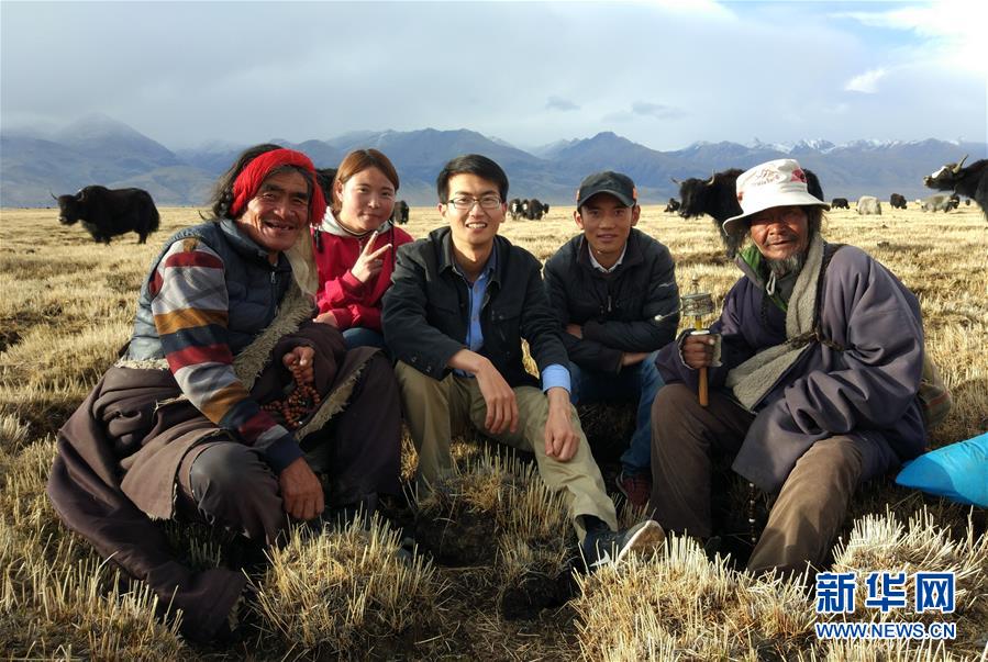 （在習(xí)近平新時代中國特色社會主義思想指引下&mdash;&mdash;新時代新作為新篇章&middot;總書記關(guān)心的百姓身邊事&middot;圖文互動)（1）&ldquo;我走進(jìn)大山，是為了讓你走出大山&rdquo;&mdash;&mdash;大學(xué)生支教故事