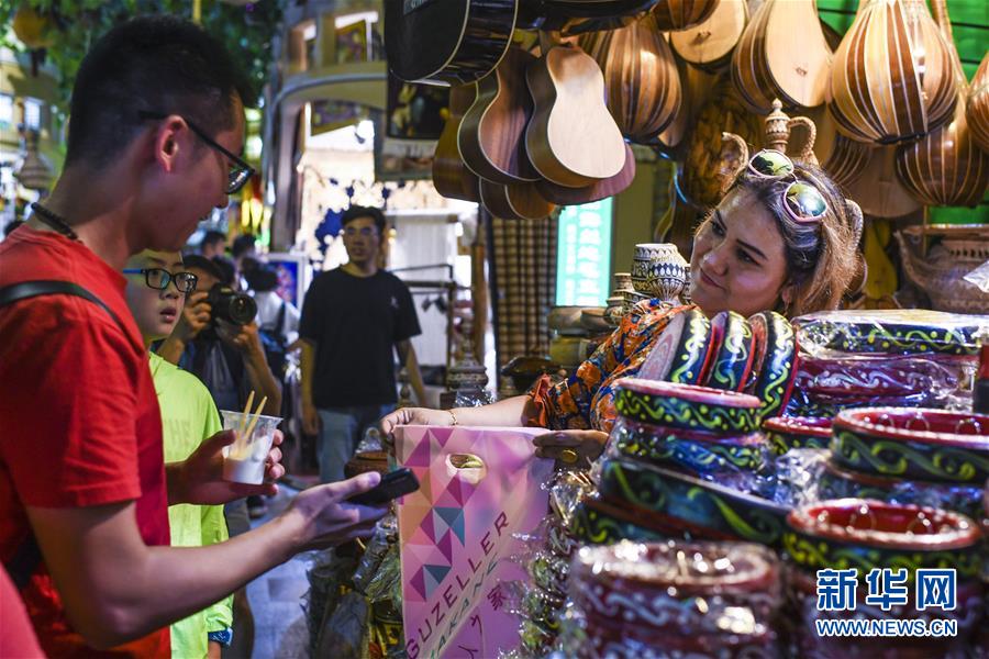 (新華全媒頭條·圖文互動)(4)同心筑夢映天山——新疆70年改革發(fā)展穩(wěn)定述評
