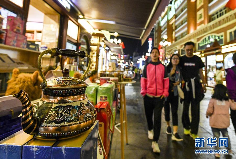 (新華全媒頭條·圖文互動)(6)同心筑夢映天山——新疆70年改革發(fā)展穩(wěn)定述評
