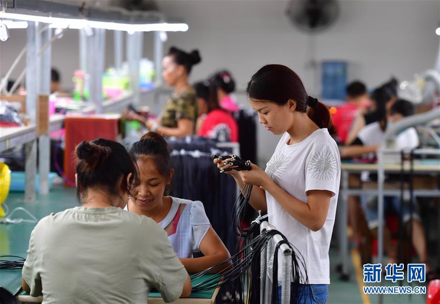 （新華全媒頭條&middot;圖文互動）（4）中國道路越走越寬廣&mdash;&mdash;社會主義中國實(shí)踐啟示錄