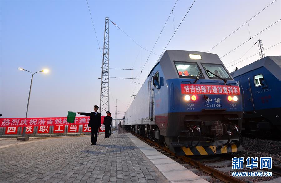 （經(jīng)濟(jì)）（1）縱貫?zāi)媳钡哪茉催\(yùn)輸大通道浩吉鐵路開(kāi)通運(yùn)營(yíng)