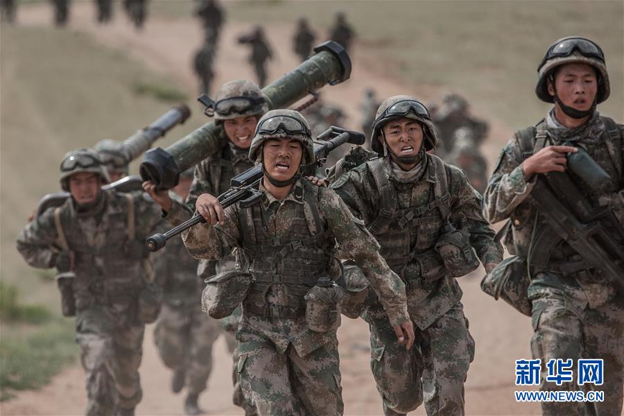 （新華全媒頭條&middot;圖文互動(dòng)）（13）沿著中國(guó)特色強(qiáng)軍之路闊步前進(jìn)&mdash;&mdash;黨中央、中央軍委領(lǐng)導(dǎo)推進(jìn)國(guó)防和軍隊(duì)建設(shè)70年紀(jì)實(shí)