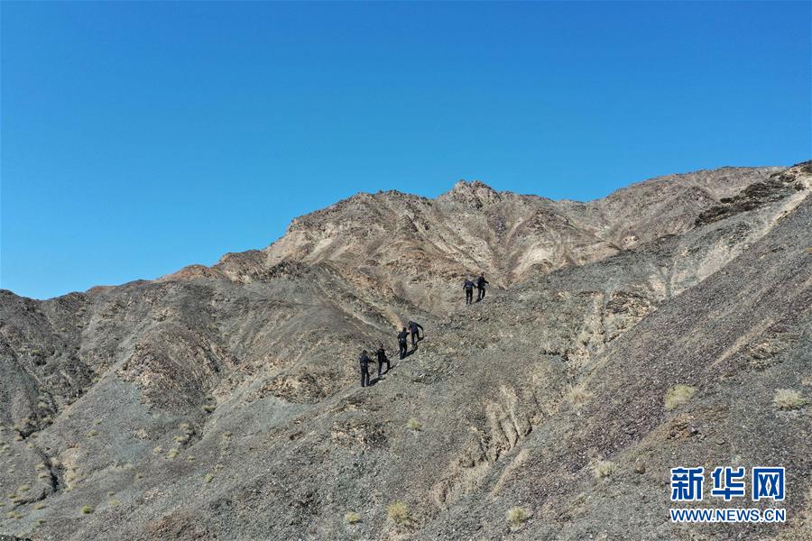 （愛國情 奮斗者&middot;圖文互動）（9）印刻在戈壁上的名字