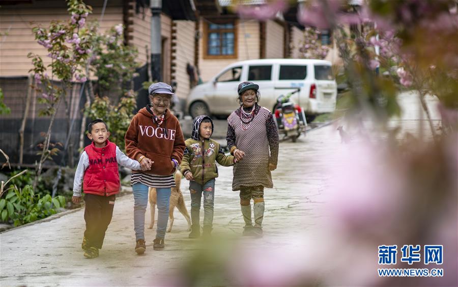 (圖文互動(dòng))(3)太陽照耀“人類童年”——新時(shí)代直過民族脫貧攻堅(jiān)紀(jì)事