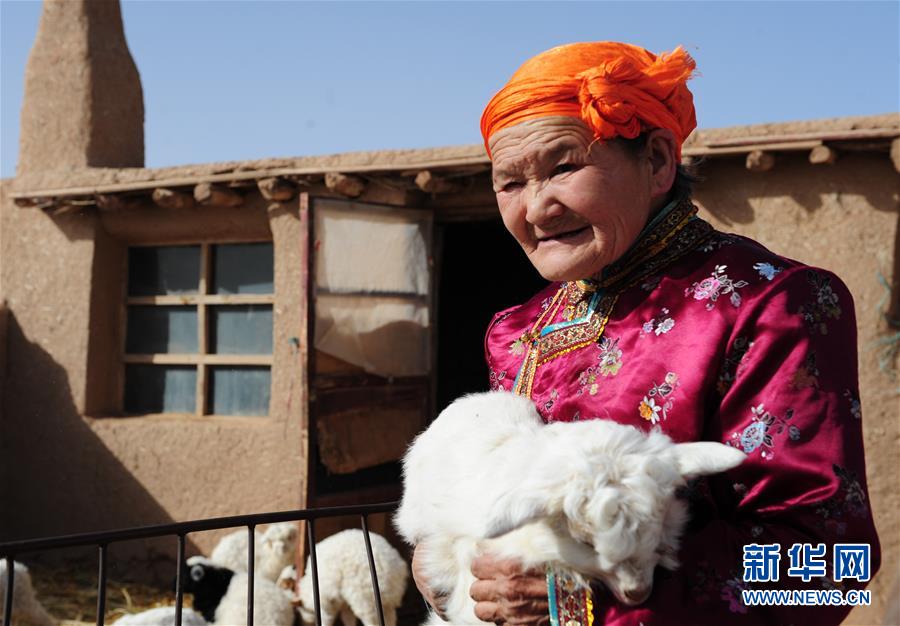 （壯麗70年&middot;奮斗新時(shí)代&mdash;&mdash;共和國榮光&middot;圖文互動(dòng)）（2）都貴瑪：草原最美的額吉