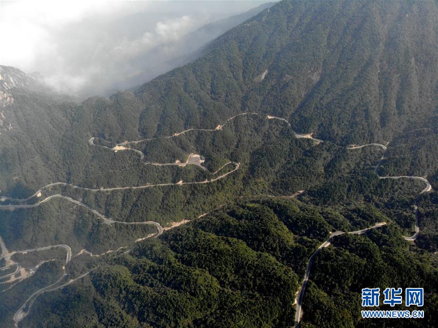 （新華全媒頭條&middot;時(shí)代先鋒&middot;圖文互動(dòng)）（7）換得秋實(shí)一夏花&mdash;&mdash;追記基層青年紀(jì)檢監(jiān)察干部李夏