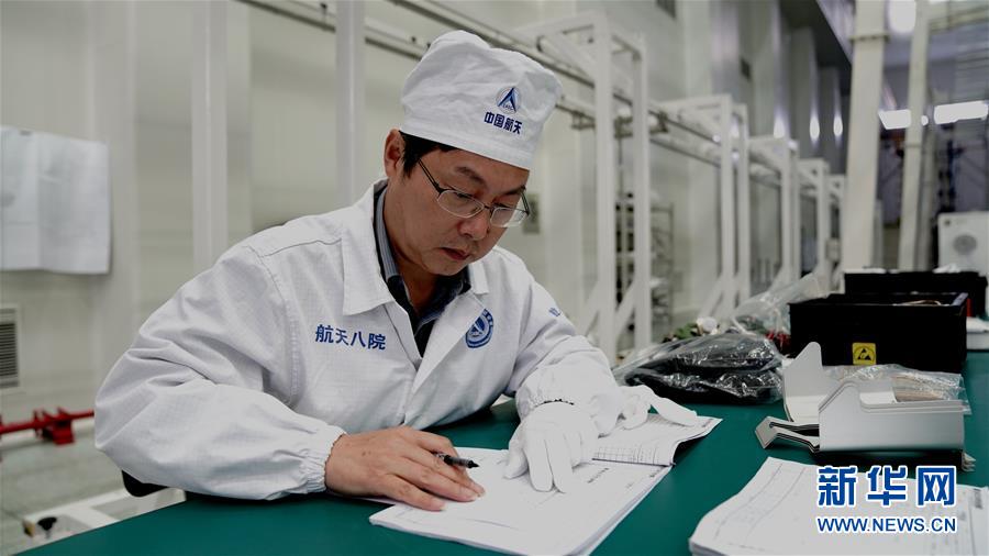 （德耀中華&middot;圖文互動(dòng)）（2）王曙群：&ldquo;腳踏實(shí)地、仰望星空&rdquo;的大國工匠