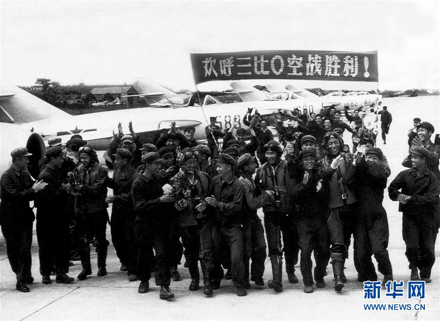 （新華全媒頭條&middot;人民空軍70年&middot;圖文互動）（4）陽光照耀奮飛的航程&mdash;&mdash;黨中央、中央軍委和習主席關心人民空軍建設發(fā)展紀實