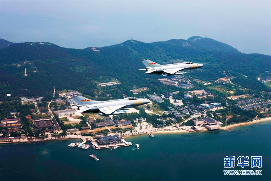 （新華全媒頭條&middot;人民空軍70年&middot;圖文互動）（11）陽光照耀奮飛的航程&mdash;&mdash;黨中央、中央軍委和習主席關心人民空軍建設發(fā)展紀實