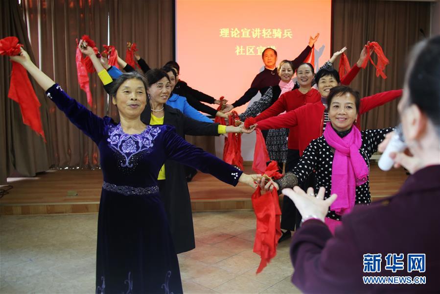 (四中全會精神在基層·圖文互動)江西:潤物無聲,黨的創(chuàng)新理論“飛入尋常百姓家”